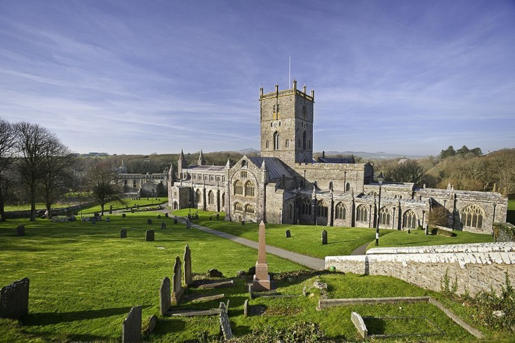 Гостевой дом Penrhiw Priory Ст. Дэвидз Экстерьер фото